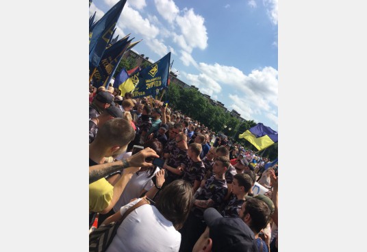Protesters tear down Zhukov bust in Ukraine 03