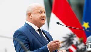 Евросоюз должен оставаться единым и усиливать давление на РФ, - канцлер Австрии Штокер