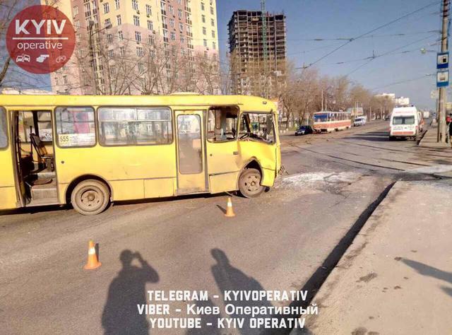 Minibus and tram collided near Chernihivska metro station in Kyiv 01 Minibus and tram collided near Chernihivska metro station in Kyiv 01