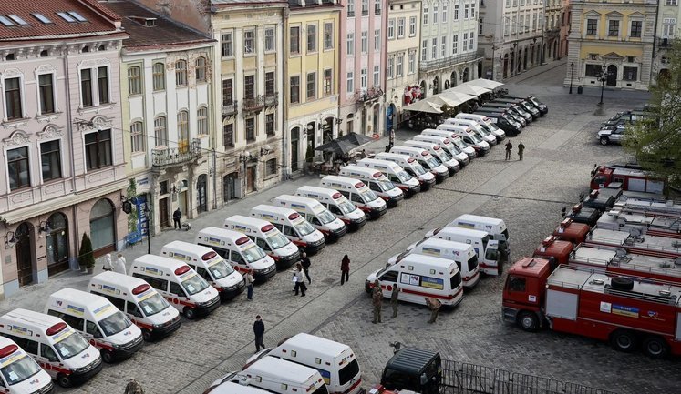 Найбільша передача в історії Львова: 68 авто екстреним службам передали за підтримки Тайваню, - Садовий. ФОТО