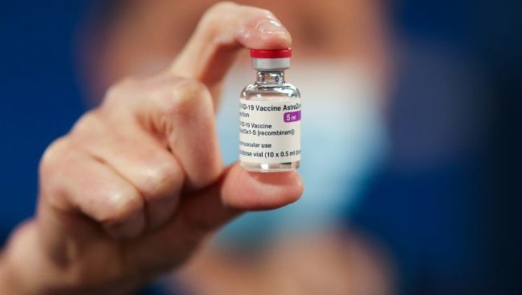 COVID-вакцина AstraZeneca находится на прямом маршруте в Украину, - Минздрав