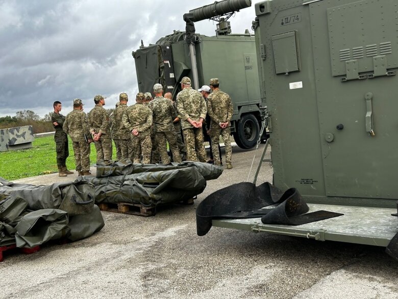 Група українських військових розпочала в Іспанії навчання на ЗРК Hawk 03