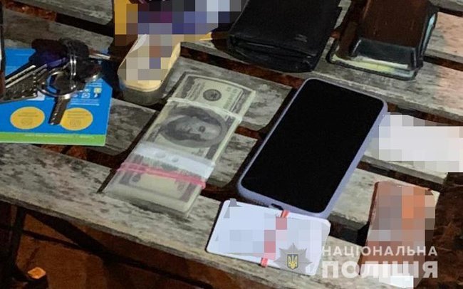 Двох керівників відділу Деснянської РДА затримано за вимагання $8 тис. хабаря, - Нацполіція 03
