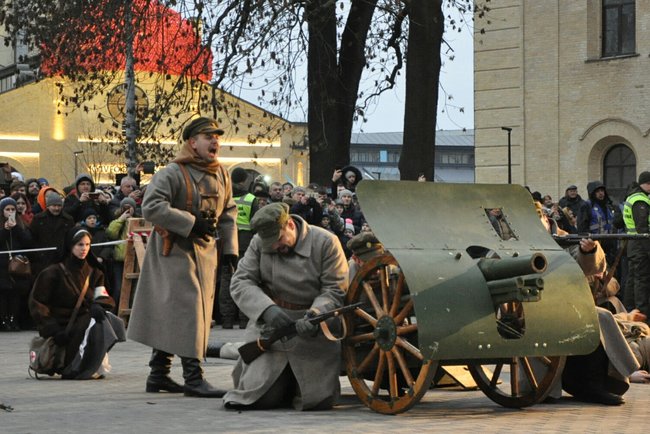 У Києві відбулася історична реконструкція бою за завод Арсенал між військами УНР і більшовиками 17
