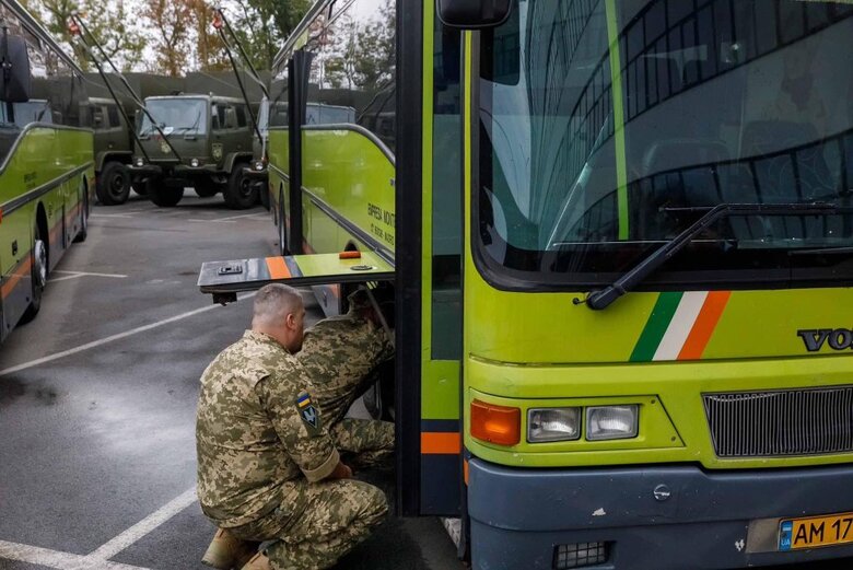 Кільком полкам ССО передали чергову партію техніки