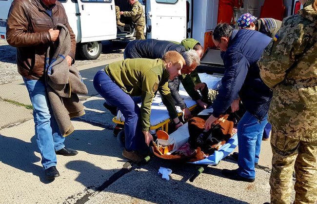 До Одеського військового госпіталю авіацією доставлено 10 поранених військовослужбовців, 1 з них у реанімації у важкому стані, - волонтер Танцюра 07