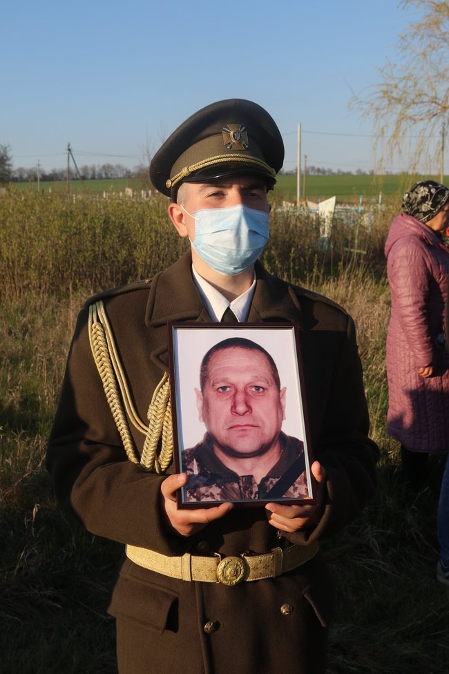 С погибшим в зоне ООС воином 58-й ОМПБр Иваном Ковалёвским простились на Днепропетровщине 01