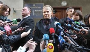 Тимошенко говорит, что у украинцев есть два пути - Майдан или парламентские выборы