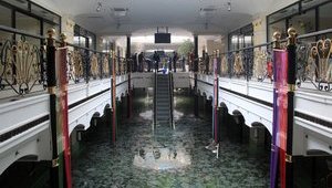 По самі ескалатори: ґрунтові води в окупованому Донецьку затопили торговий центр, що належав сину Януковича. ВІДЕО+ФОТО