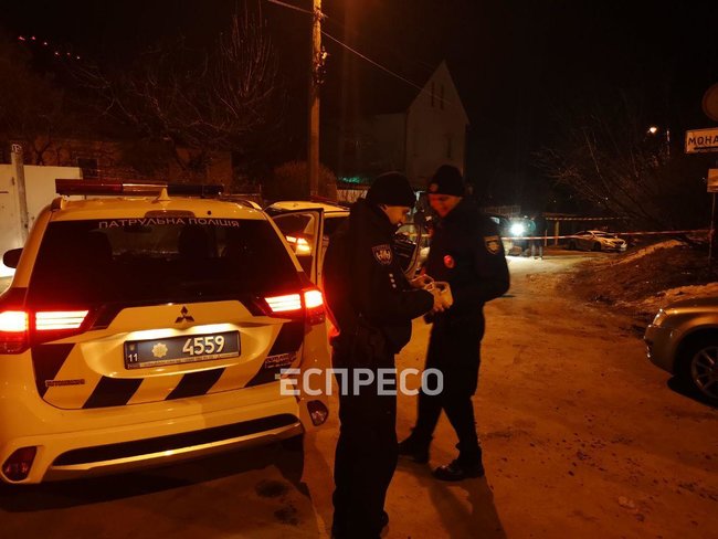 Полицейские в Киеве со стрельбой остановили внедорожник с пьяной женщиной за рулем 04