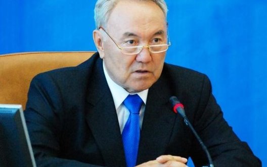 Казахстан заборонив депутатам використовувати на засіданнях парламенту російську мову