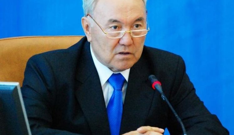 Казахстан заборонив депутатам використовувати на засіданнях парламенту російську мову