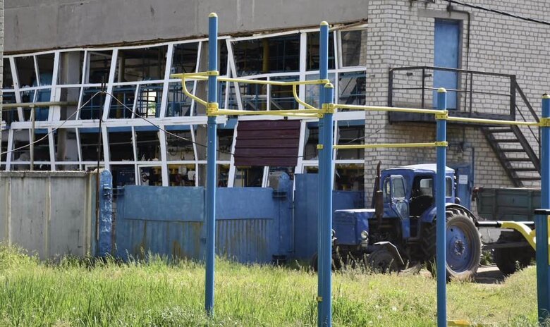Наслідки ворожих ударів по спальних районах Краматорська: пошкоджено 11 багатоповерхівок, дитсадок та котельня 06