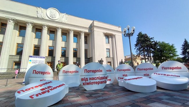 Сколько еще терпеть?: тяжелобольные пациенты пикетируют Раду с требованием легализовать медицинский каннабис 02