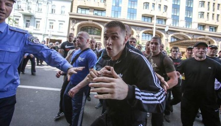 В Партии регионов обвиняют в избиении журналистов оппозицию. ВИДЕО