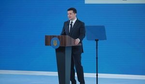 На окуповані території повинні транслюватися 2-3 українські канали, - Зеленський