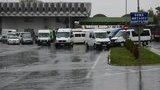 Микроавтобусы с товаром 5 день блокируют границу на въезд в Украину на КПП "Тиса" на Закарпатье. ВИДЕО