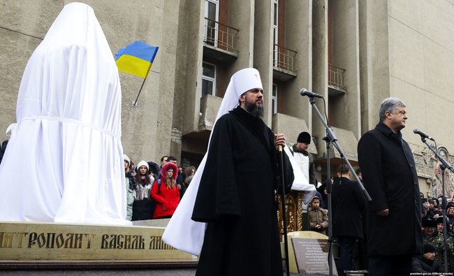 Памятник митрополиту УАПЦ Липкивскому при участии Порошенко, Епифания и митрополита УПЦ МП Софрония открыли в Черкассах 01