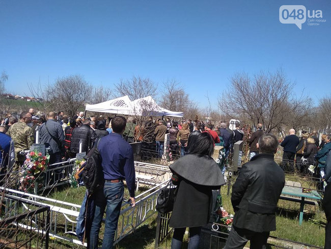 Волонтера Виктора Погодина проводили в последний путь в Одессе 04