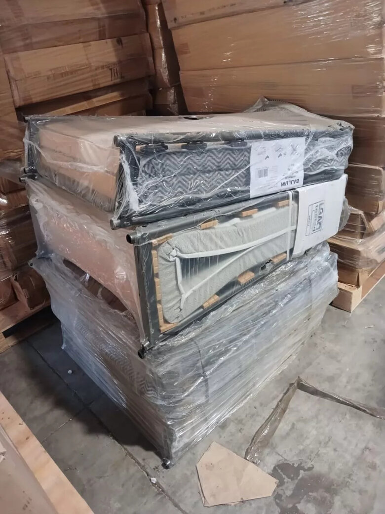 На складі в Запоріжжі виявили 200 тонн гуманітарної допомоги, яку завезли ще рік тому, - ОВА 01