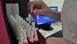 безконтактний аналізатор крові