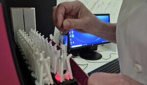 Центр крові ЗСУ отримав від благодійників унікальний аналізатор крові. ФОТО