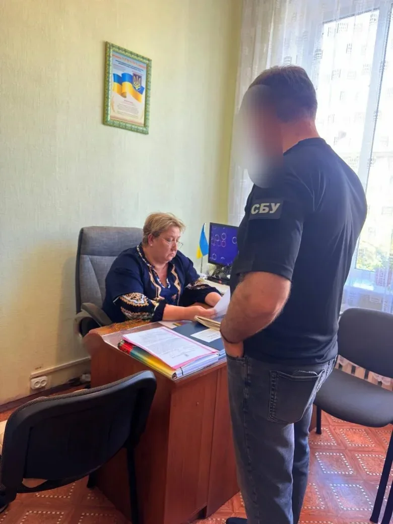 В Закарпатье преподавательницу колледжа задержали за участие в схеме с отсрочками от мобилизации