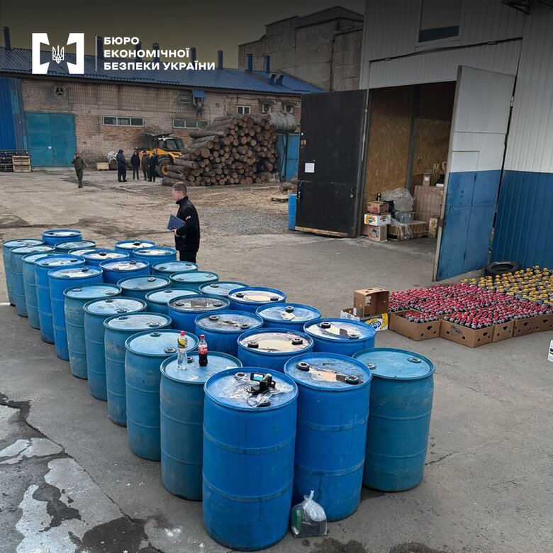 БЕБ ліквідувало незаконне виробництво алкоголю, організоване представниками УПЦ