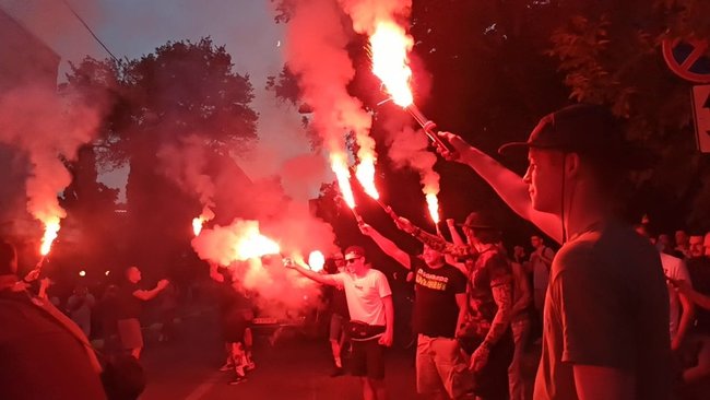 Акция в поддержку отставки Авакова с файерами и салютом прошла возле здания МВД 20