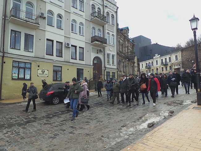 На Андреевском спуске протестовали против строительства 30-метровой гостиницы: Застройщик игнорирует решение суда 02