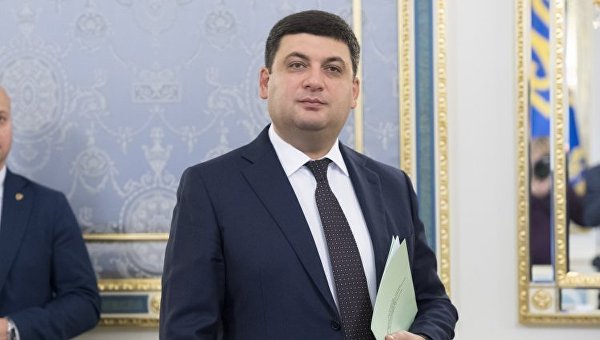 Шпион-пасипака с конфетой обходит кофейни свои 01