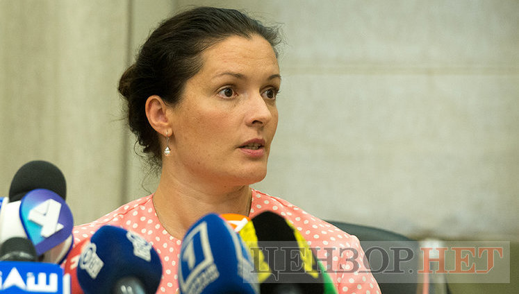"Через пів години після нашого запрошення вона вибігла з будівлі, сіла в машину і поїхала", - держслужбовці МОЗ заявили, що Скалецька уникає зустрічі з ними