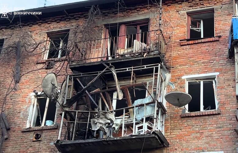 Уламки дрона впали на житловий будинок у Жмерінці