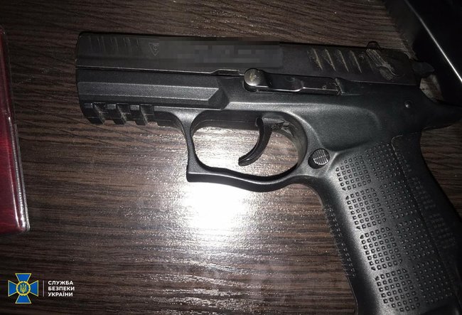 СБУ задержала на Киевщине вооруженных активистов, источник говорит, что это титушки Медведчука (обновлено) 04 СБУ задержала на Киевщине вооруженных активистов, источник говорит, что это титушки Медведчука (обновлено) 04