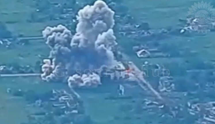 Пілоти винищувачів Су-27 двома авіабомбами знищили будівлю з окупантами та операторами БпЛА. ВIДЕО