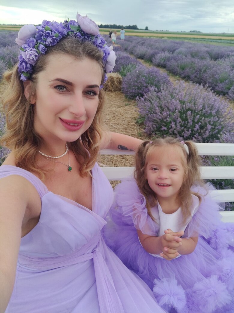 Мама загиблої внаслідок обстрілу Вінниці 4-річної Лізи написала емоційний допис: Не вірю...Кляті нелюди вбили тебе і мене 06