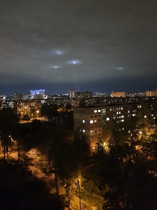 Небо над 20 містами пронизало проміння світла в межах акції Стоп культурний карантин 04