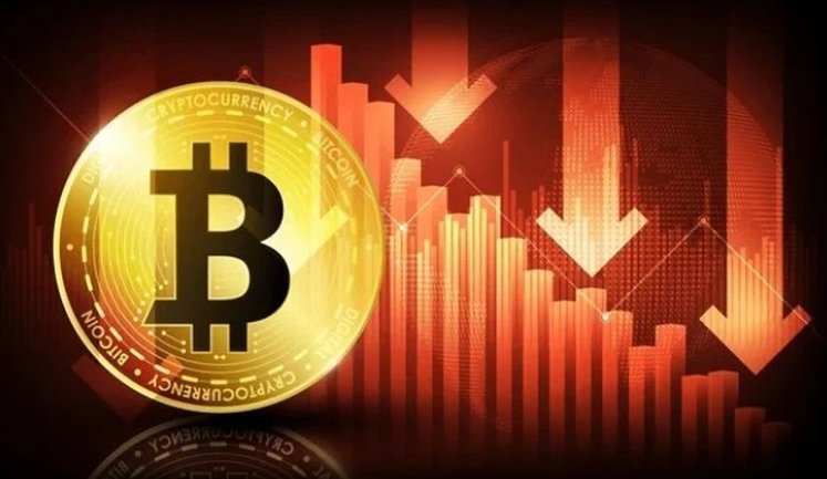 Біткоїн впав нижче $65 000 на тлі невизначеності щодо тарифів Трампа