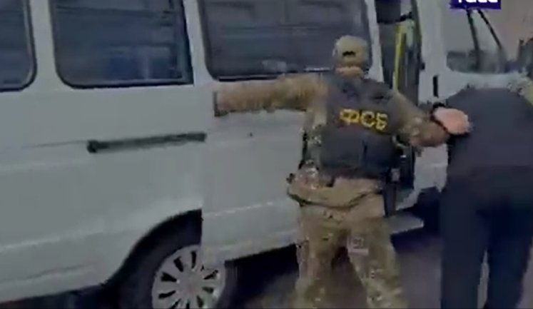 ФСБ заявила про затримання у Мордовії групи росіян за підозрою в роботі з SIM-боксами "в інтересах розвідки України". ВIДЕО
