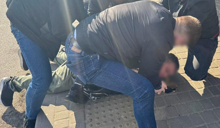 Затримано псевдогенерала, який вимагав $15 тис. за "вирішення" питань із ВЛК. ФОТОрепортаж