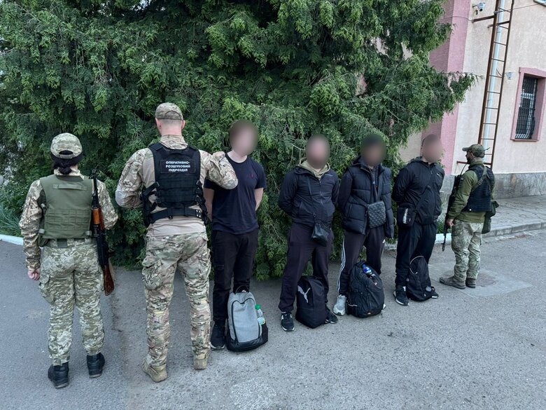 Прикордонники затримали чотирьох чоловіків, які намагалися потрапити до Румунії