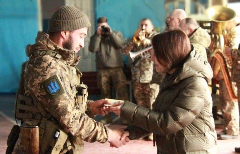 Піхотинців, які обороняють Бахмут, відзначили нагородами 03