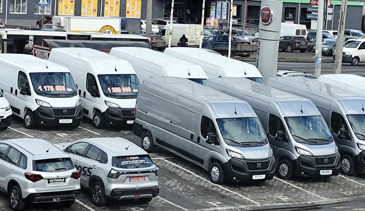 В Україні росте попит на комерційні авто: популярні марки квітня