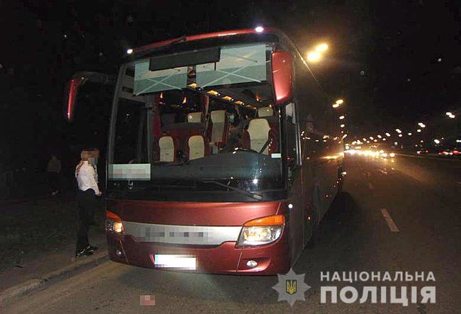 Полиция задержала пьяного пассажира автобуса Киев-Харьков, ранившего ножом двух попутчиков 01