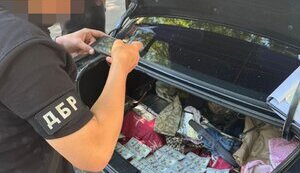 Затримано військовослужбовця, який намагався організувати канал втечі за кордон для СЗЧшників, - ДБР. ФОТО