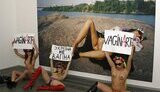 &amp;quot;Украина – не вагина!&amp;quot; - полуголые девушки из &amp;quot;Femen&amp;quot; устроили акцию протеста в PinchukArtCentre. ФОТОрепортаж.