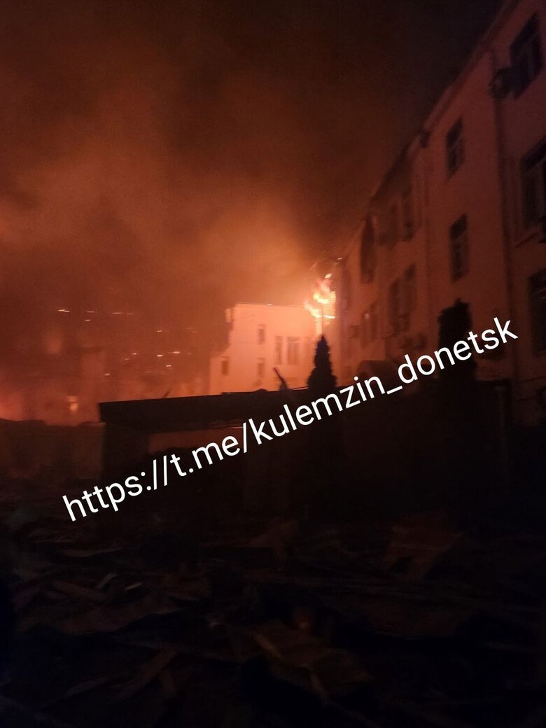 Окупанти заявляють про обстріл Донецька, палає приміщення управління залізниці 05
