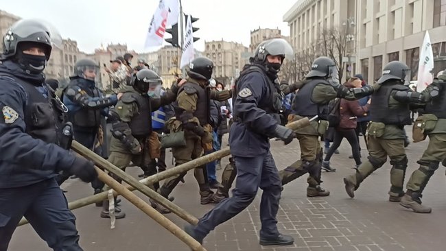 ФОПы попытались установить палатки на Майдане Незалежности: между митингующими и правоохранителями произошли стычки 21