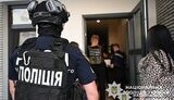 Ділки допомогли втекти за кордон майже сотні чоловікам