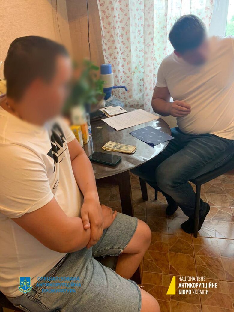 НАБУ і СБУ затримали на хабарі голову Олександрівського райсуду на Кіровоградщині 01